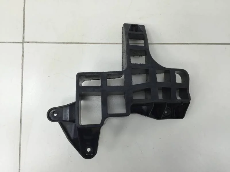 Направляющая заднего бампера левая Renault Sandero 2009-2014