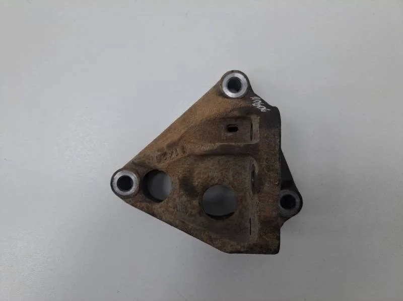 Кронштейн двигателя правый Toyota Corolla E150 2006-2013