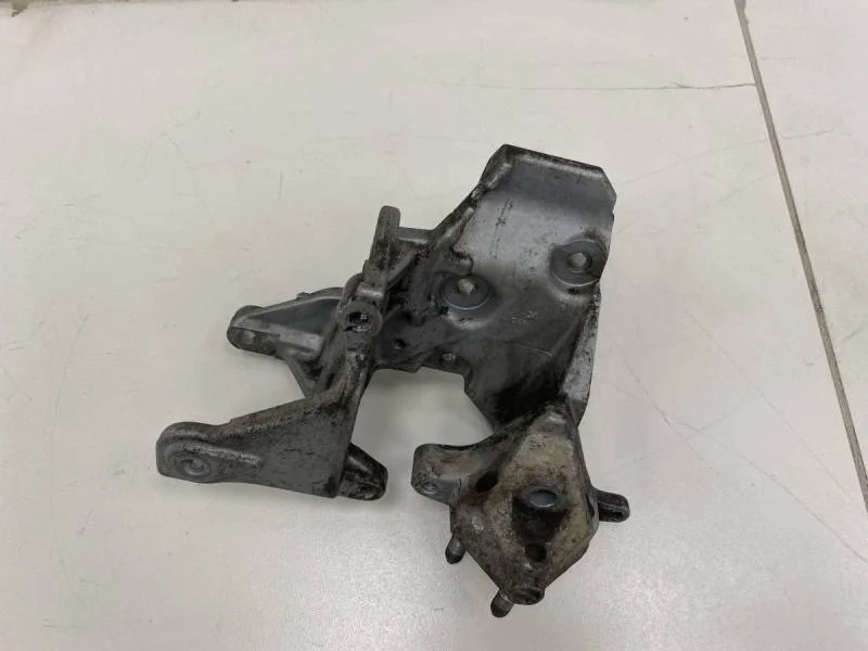 Кронштейн двигателя правый Mitsubishi Lancer 9  (CS/Classic) 2000-2011