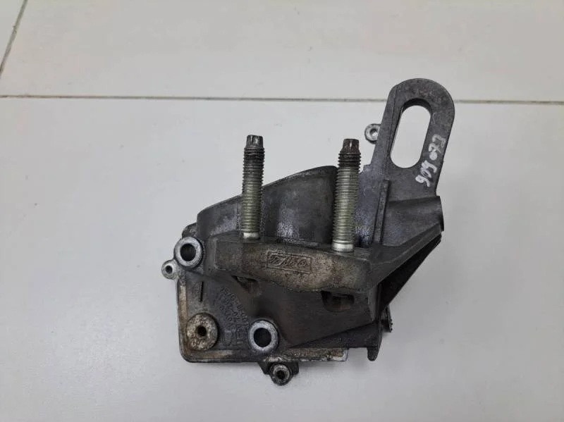 Кронштейн двигателя правый Ford Focus 3 2011>