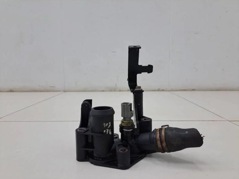 Фланец двигателя системы охлаждения Ford Focus 3 2011>