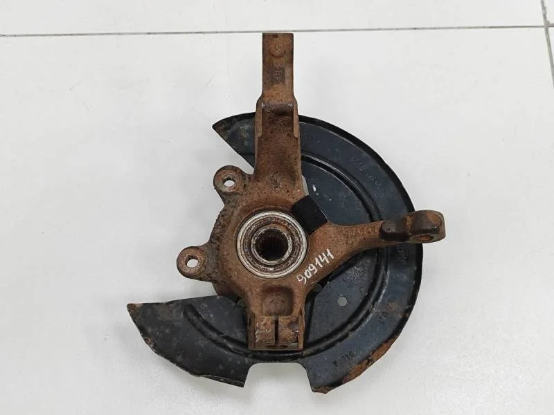 Кулак поворотный передний правый Renault Sandero 2009-2014