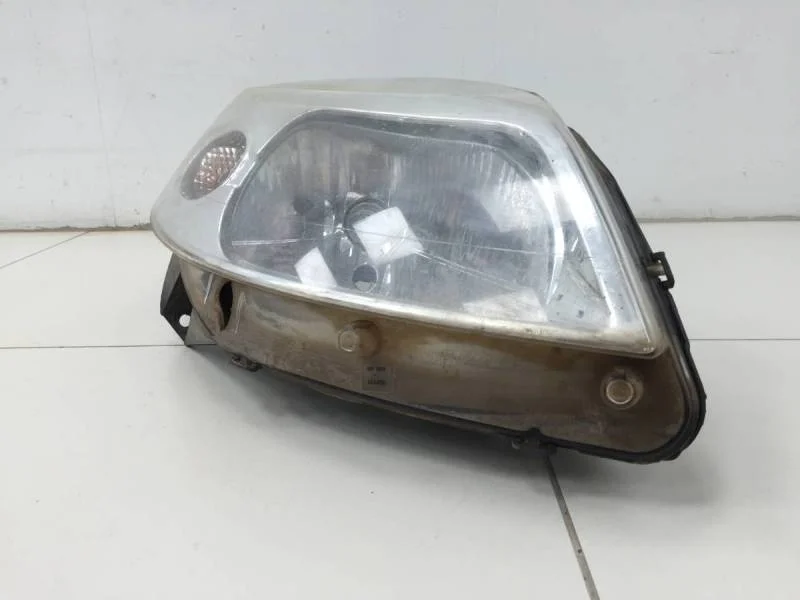 Фара правая Renault Sandero 2009-2014