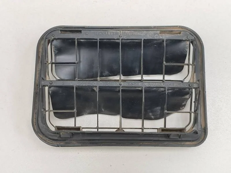 Решетка вентиляционная Renault Sandero 2009-2014