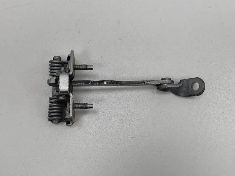 Ограничитель двери Lada Largus 2012>