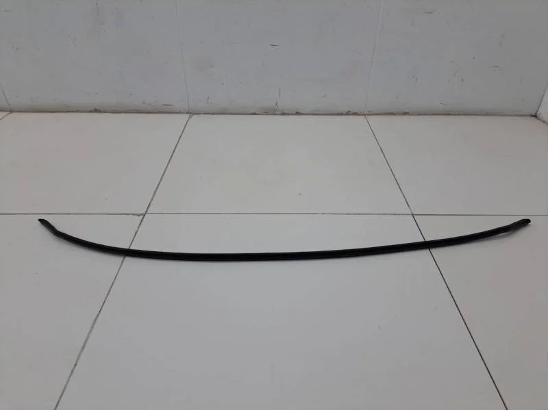 Уплотнитель капота Hyundai Solaris 2010-2017