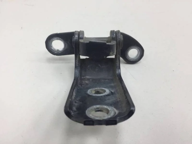 Петля двери задней левой нижняя Toyota Avensis (T270) 2009>