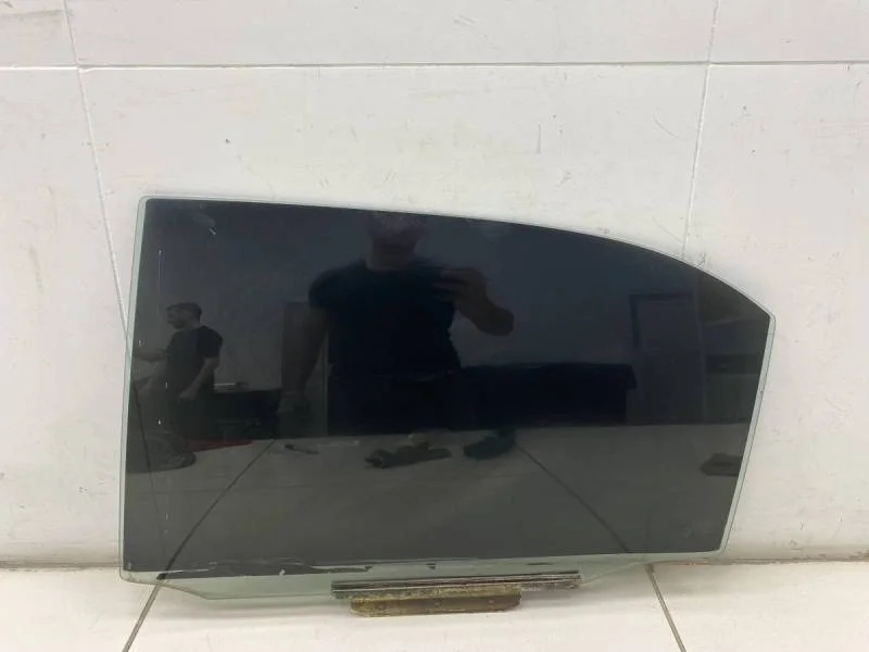 Стекло двери задней левой Toyota Corolla E120 2001-2007