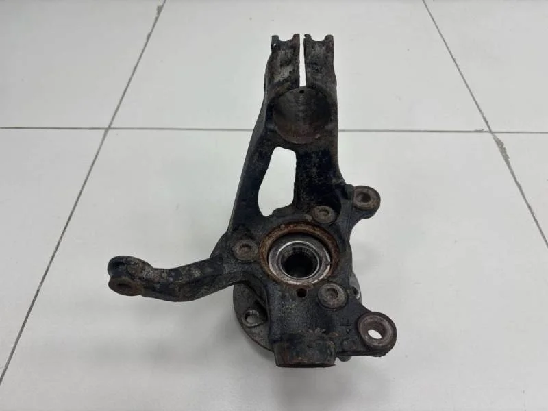 Кулак поворотный передний левый Skoda Octavia (A7) 2013>