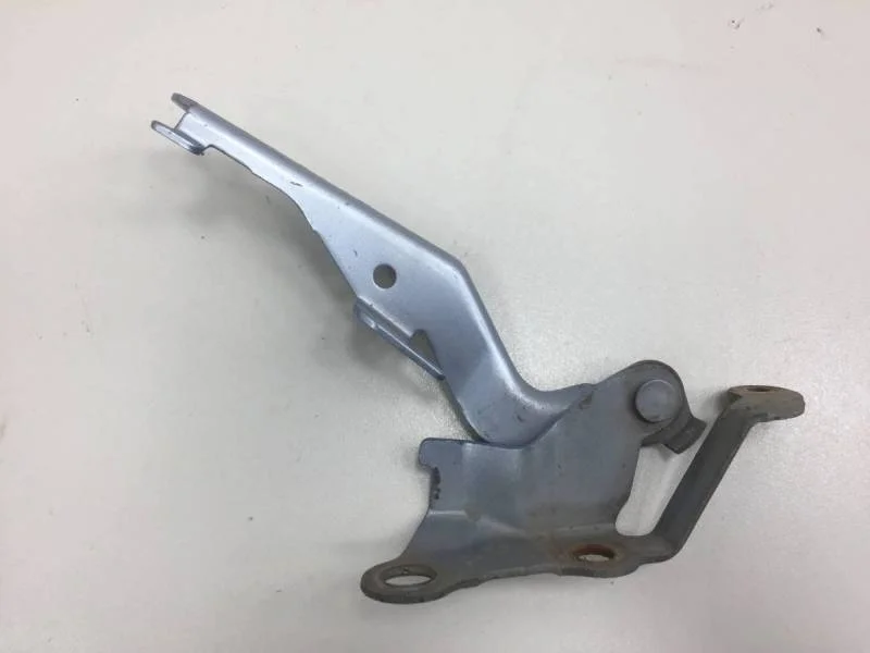 Петля капота левая Toyota Corolla E120 2001-2007