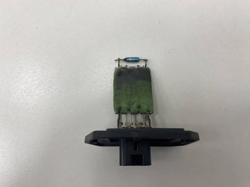 Резистор отопителя Toyota Corolla E120 2001-2007