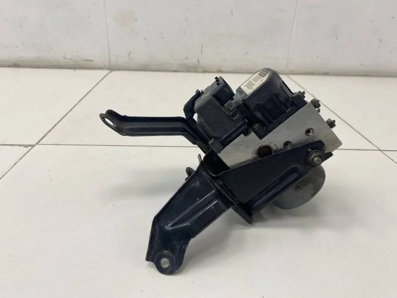 Блок ABS (насос) Toyota Corolla E120 2001-2007