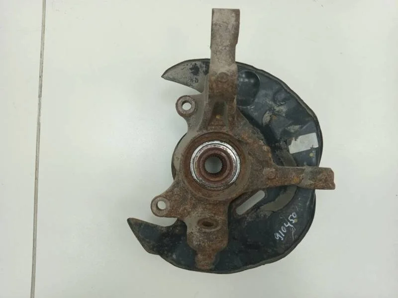 Кулак поворотный передний правый Toyota Corolla E120 2001-2007