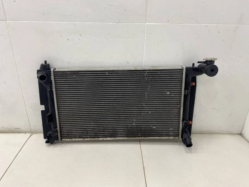 Радиатор охлаждения двигателя Toyota Corolla E120 2001-2007