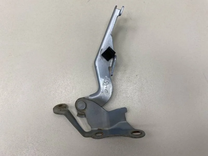 Петля капота правая Toyota Corolla E120 2001-2007