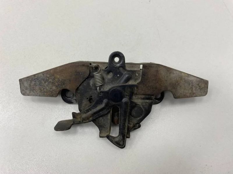 Замок капота Toyota Corolla E120 2001-2007