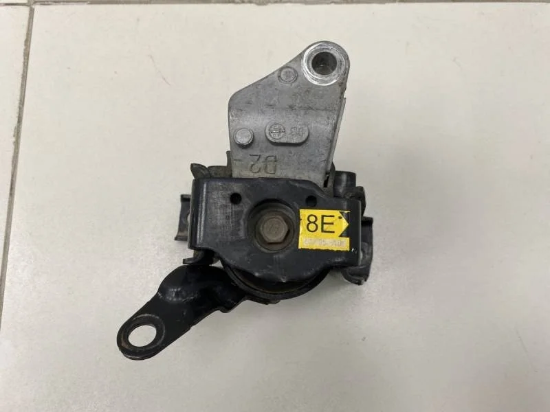 Опора двигателя правая Toyota Corolla E120 2001-2007