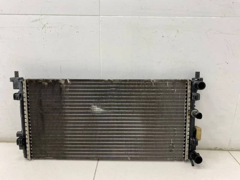 Радиатор охлаждения двигателя Volkswagen Polo (HB) 2009>