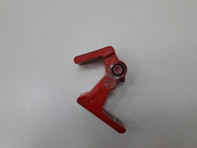 Петля двери Volkswagen Polo (HB) 2009>