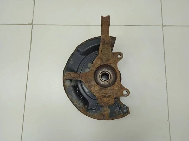 Кулак поворотный передний левый Toyota Corolla E180 2013>