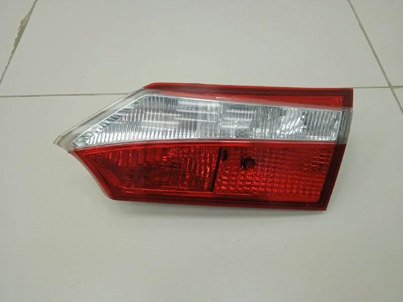 Фонарь задний внутренний правый Toyota Corolla E180 2013>