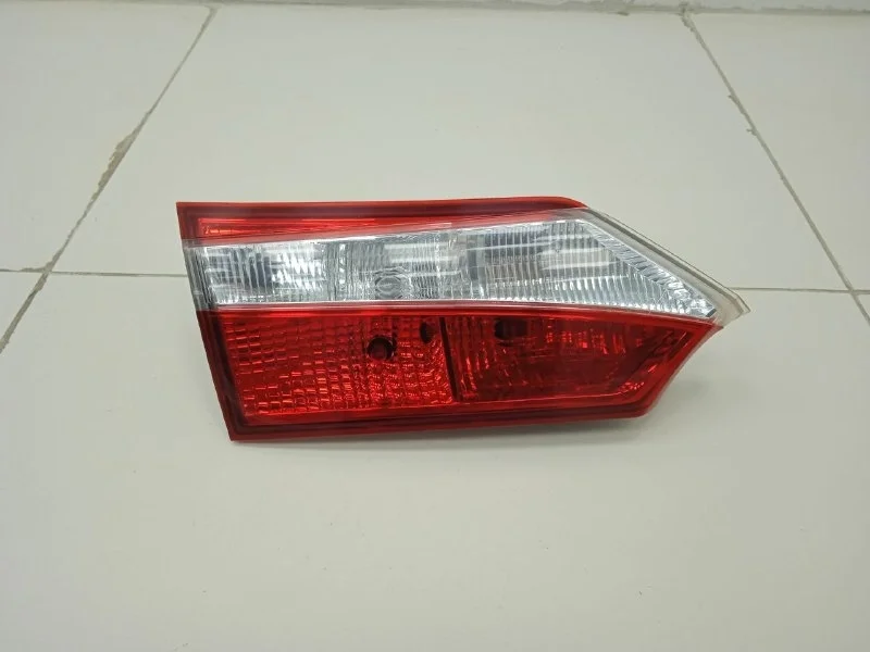 Фонарь задний внутренний левый Toyota Corolla E180 2013>