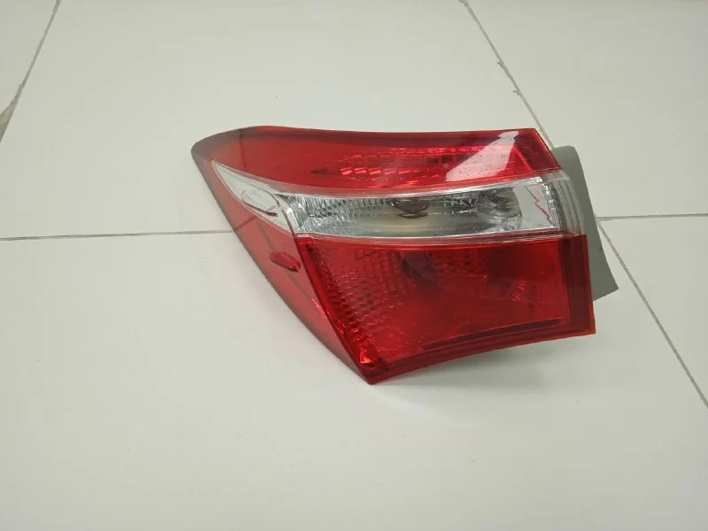 Фонарь задний наружный левый Toyota Corolla E180 2013>