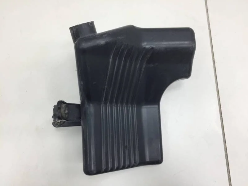 Резонатор воздушного фильтра Suzuki Grand Vitara 2005-2015