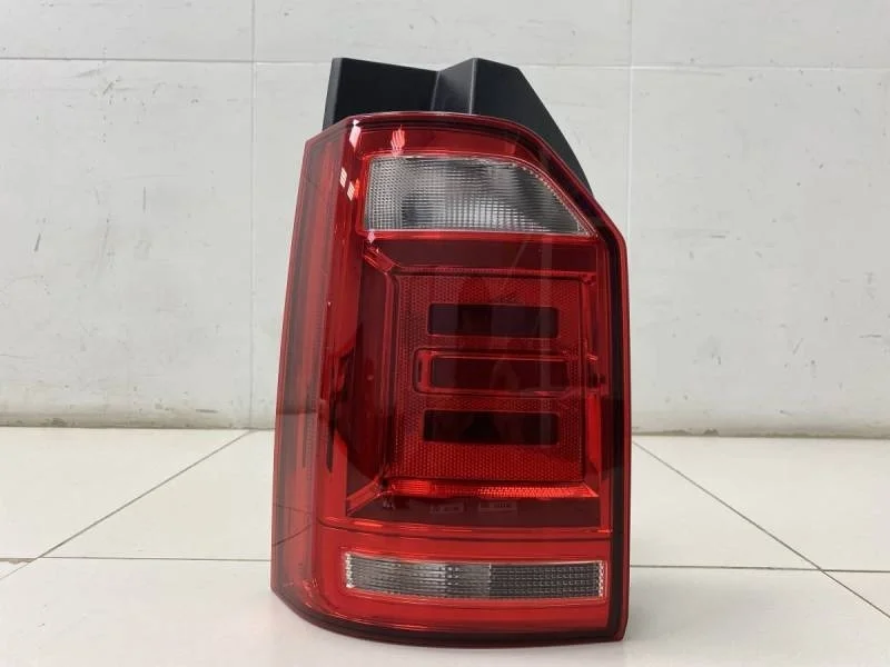 Фонарь задний левый Volkswagen Multivan T6 2015 - 2019