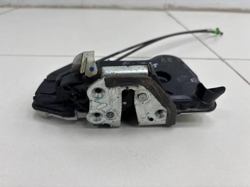 Замок двери передней левой Toyota Corolla E180 2013>