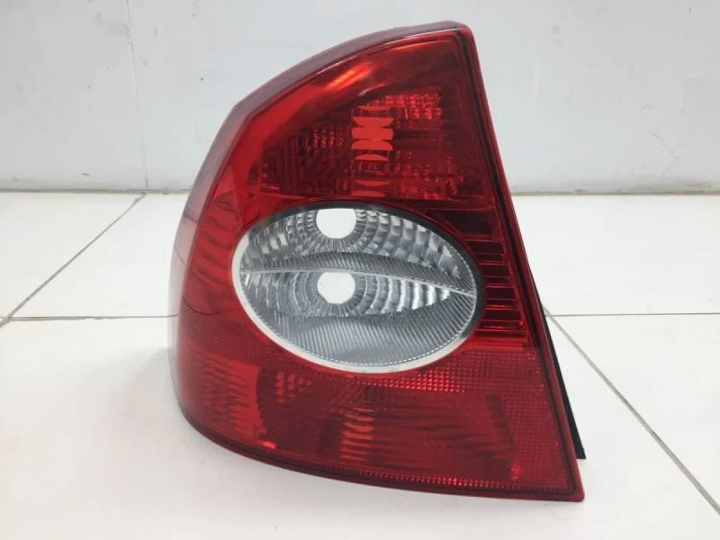 Фонарь задний левый Ford Focus 2 (DA) 2005-2008