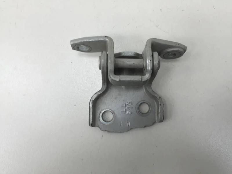 Петля двери передней левой нижняя Suzuki Liana 2001-2007