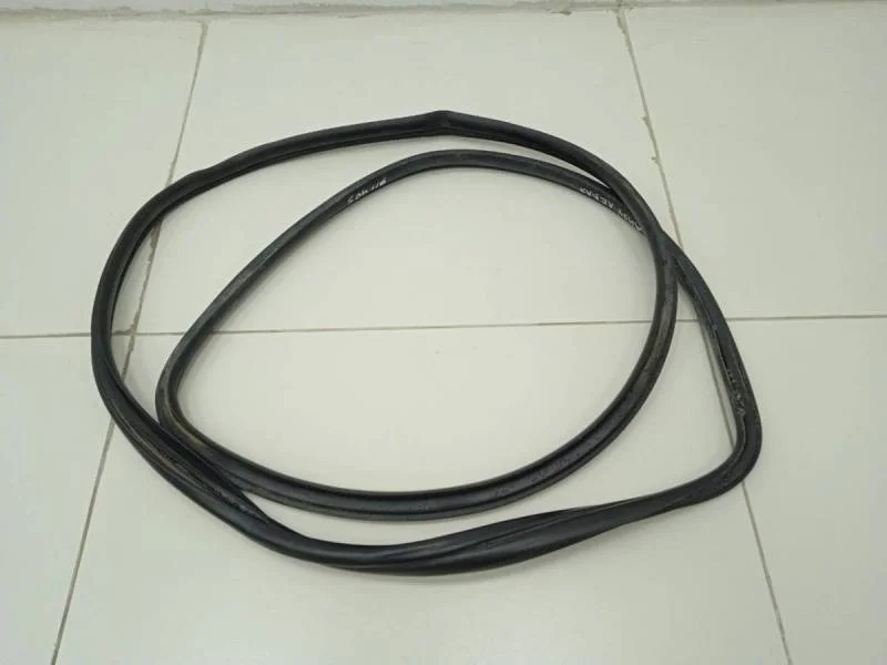 Уплотнитель проема двери задней левой Toyota Corolla E180 2013>