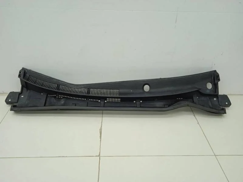 Решетка стеклооч. (планка под лобовое стекло, жабо) Toyota Corolla E180 2013>