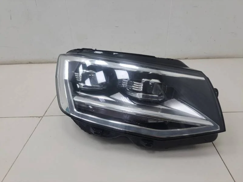 Фара правая Volkswagen Multivan T6 2015 - 2019