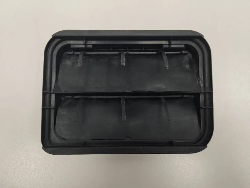 Решетка вентиляционная Renault Sandero 2009-2014