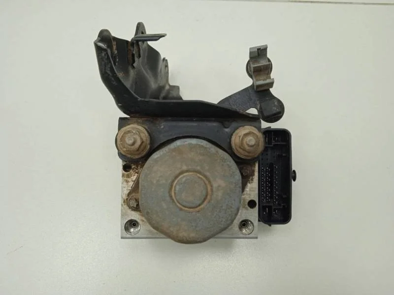 Блок ABS (насос) Toyota Corolla E180 2013>