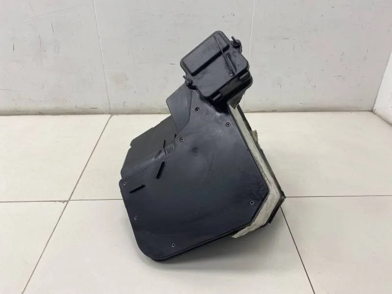 Корпус блока предохранителей Volkswagen Multivan T6 2015 - 2019