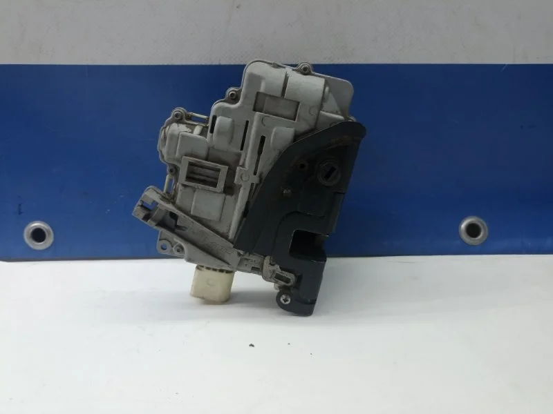 Замок двери Volkswagen Passat B7 2011 - 2015 3C4839016A, задний правый