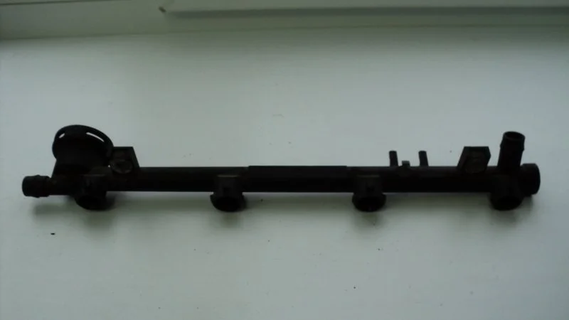 Рампа топливная Renault Laguna 2002 7700107405 2