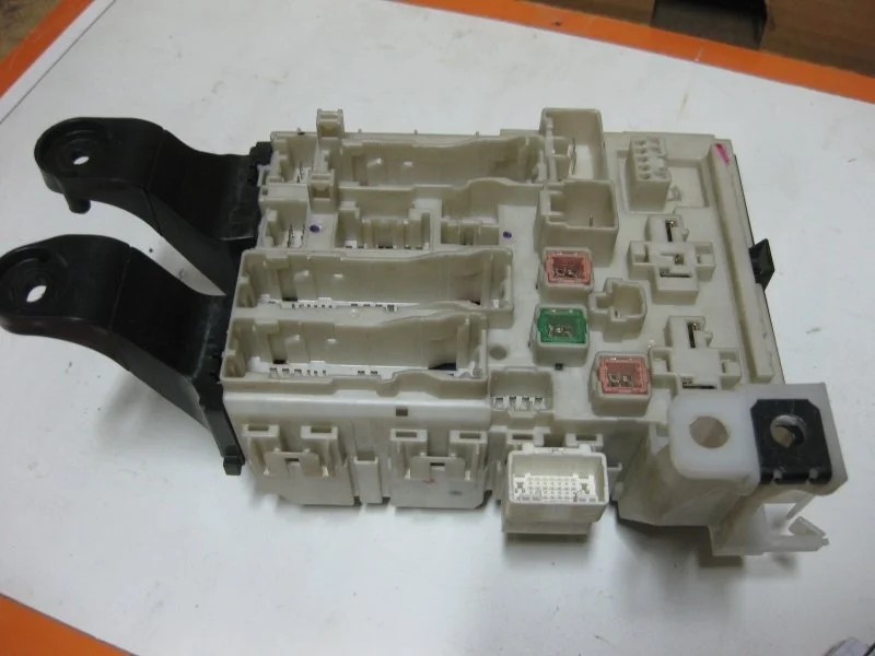 Блок предохранителей TOYOTA COROLLA 2004 8273012390 СЕДАН 1NZFE