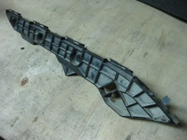 Направляющая бампера Toyota Corolla 2006 5215512320 СЕДАН, задняя правая