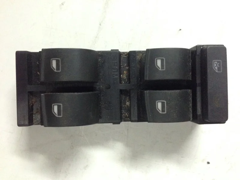 Блок управления стеклоподъемником AUDI A6 2003 4B0959851 2.4, передний левый