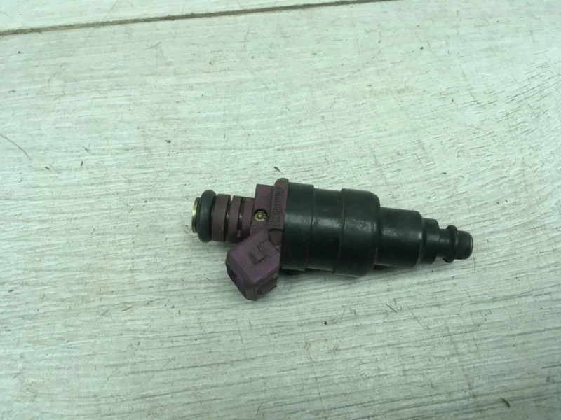 Форсунка Opel Omega 1998 90536149