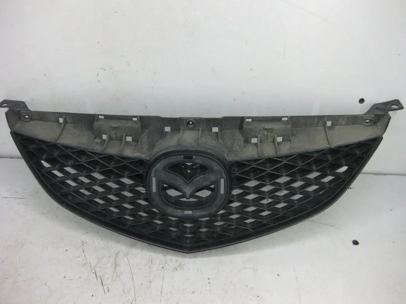 Решетка радиатора MAZDA 6 2004 GJ6A50712 1.8