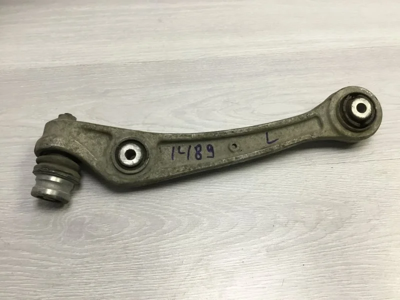 Рычаг подвески AUDI A4 2003 8K0407155B 1.6, передний левый