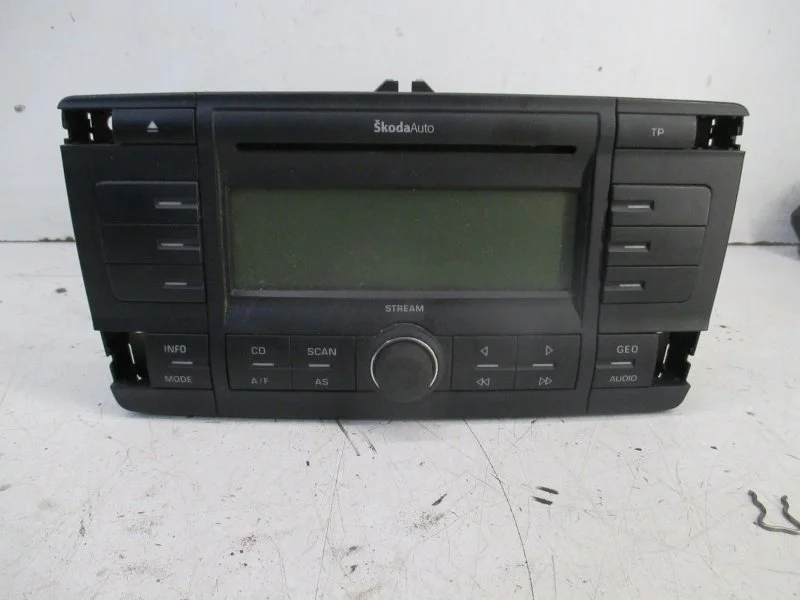 Магнитола SKODA OCTAVIA 2005 AAO600002AX УНИВЕРСАЛ BLF