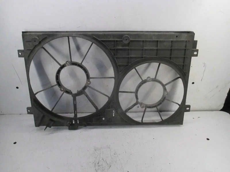 Кожух вентилятора радиатора диффузор Volkswagen Touran 2004 1K0121207T 2