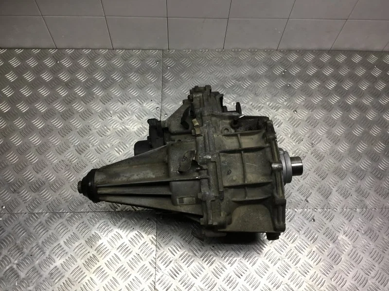 Раздаточный редуктор КПП раздатка Nissan Navara 2009 33100EA310 2.5