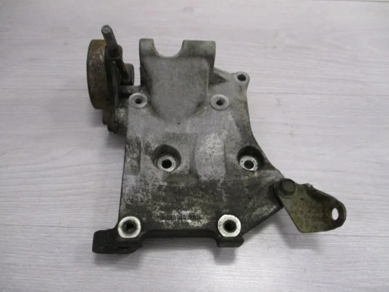 Кронштейн генератора NISSAN ALMERA TINO 2005 11910BM700 1.8